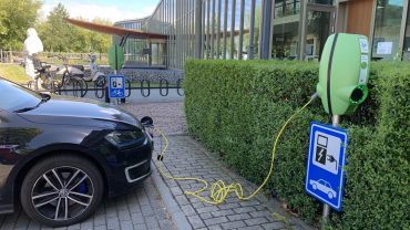 laadpaal bij het provinciehuis.