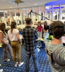 Leelringen van het technasium presenteren hun idee voor de camera