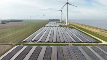 bovenaanzicht van zonnepark bij NOP
